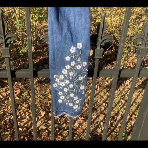 L&B  lucky & blessed  cherry blossom embroidered - Picture 3 of 11